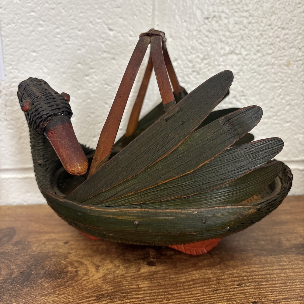 Vtg Ben Rickert Inc. Green Woven Wicker Swan/Duck Bamboo Basket Zhejiang China